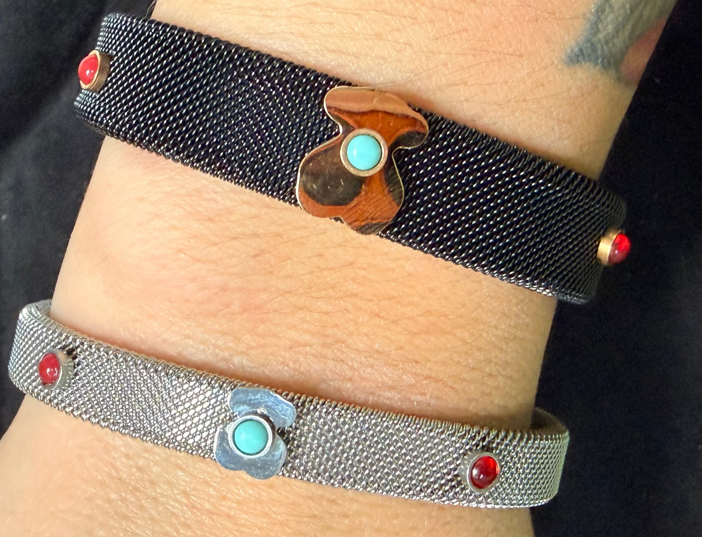 T BANGLE BLACK AND SILVER