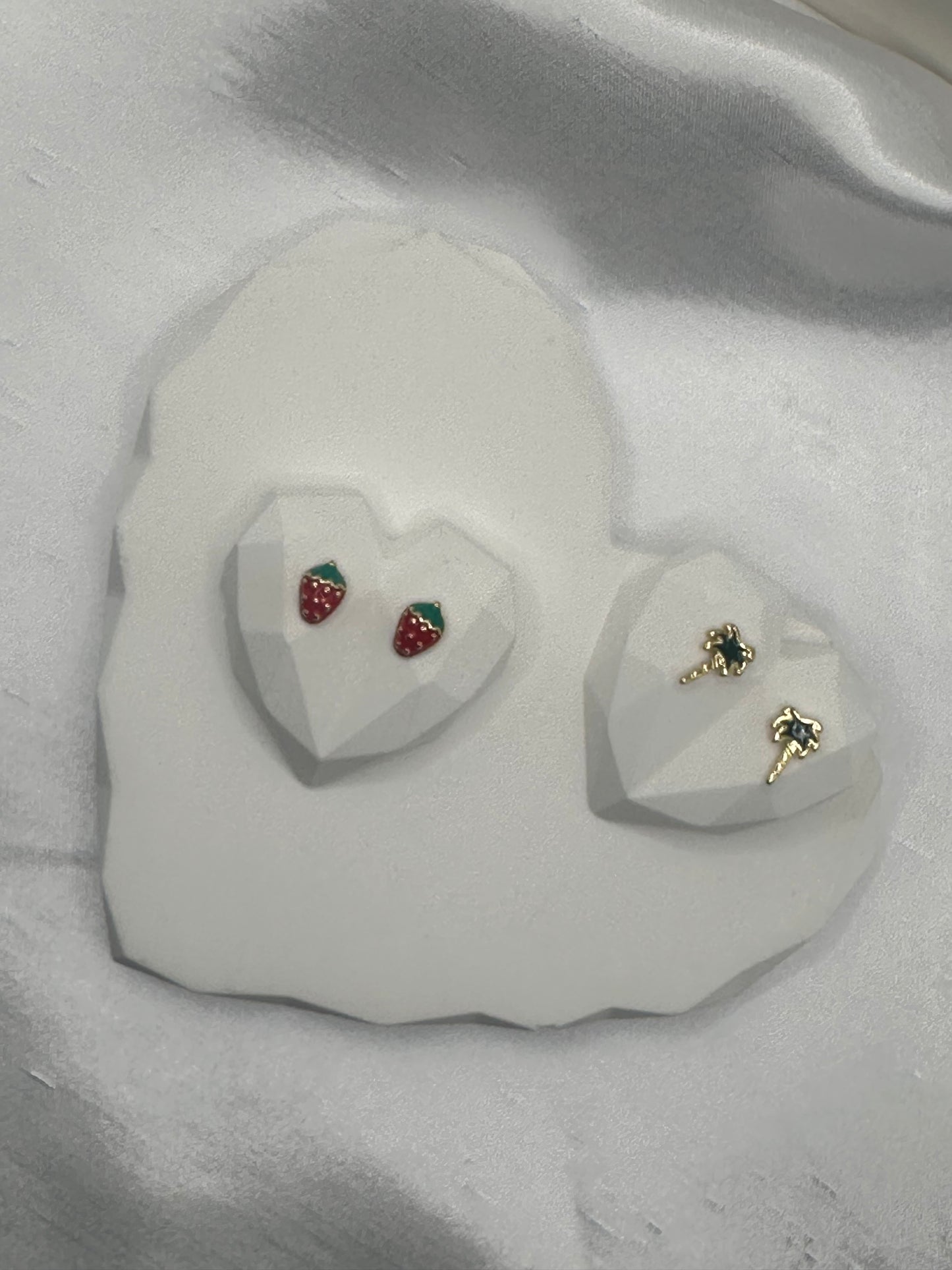 Tropical stud earring