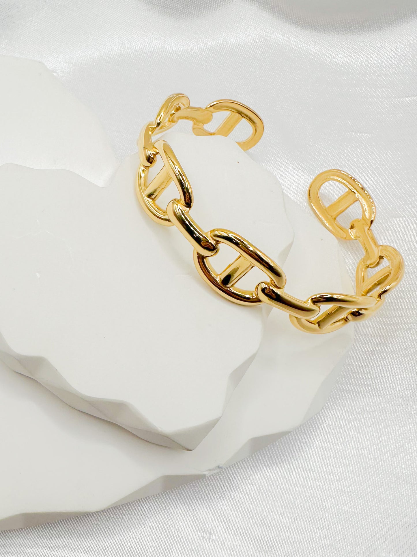 G asjustable bangle