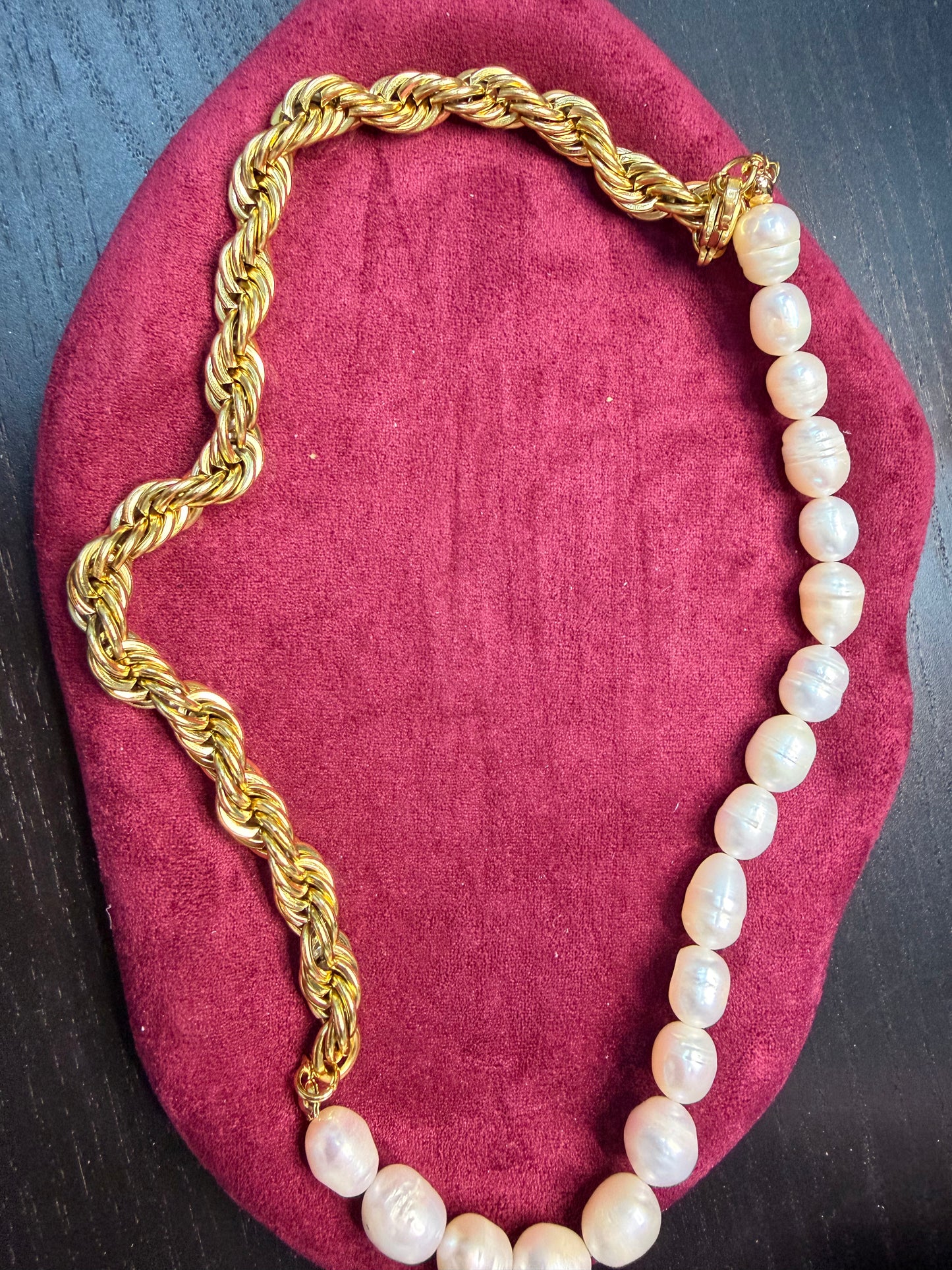 Magdalena pearls neck