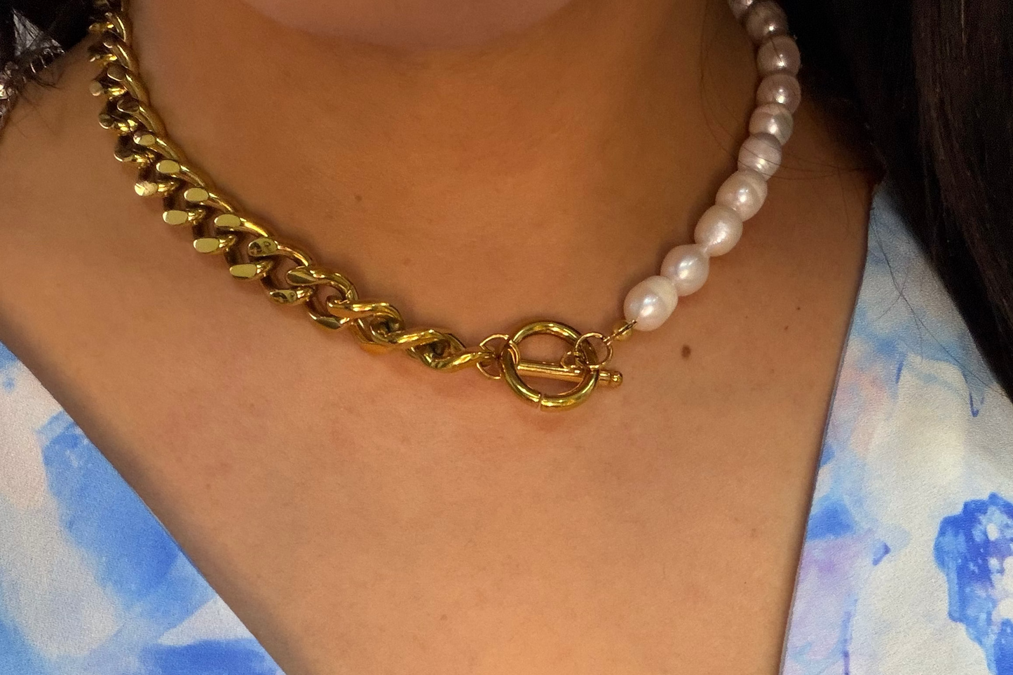 Magdalena cuban neck