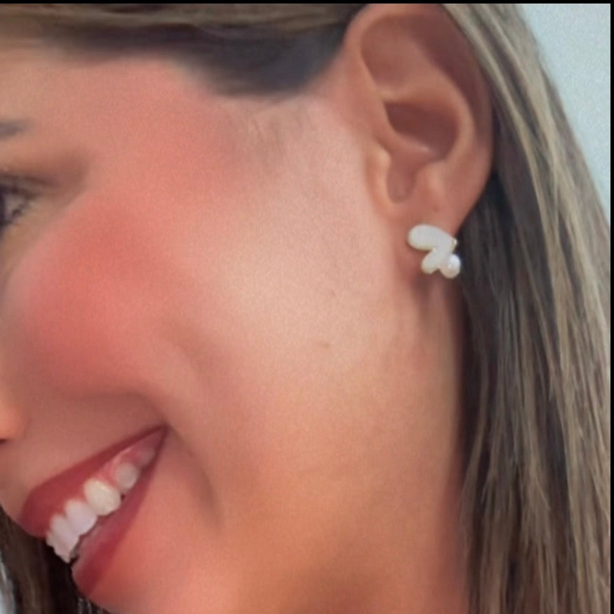 Pearl love earrings
